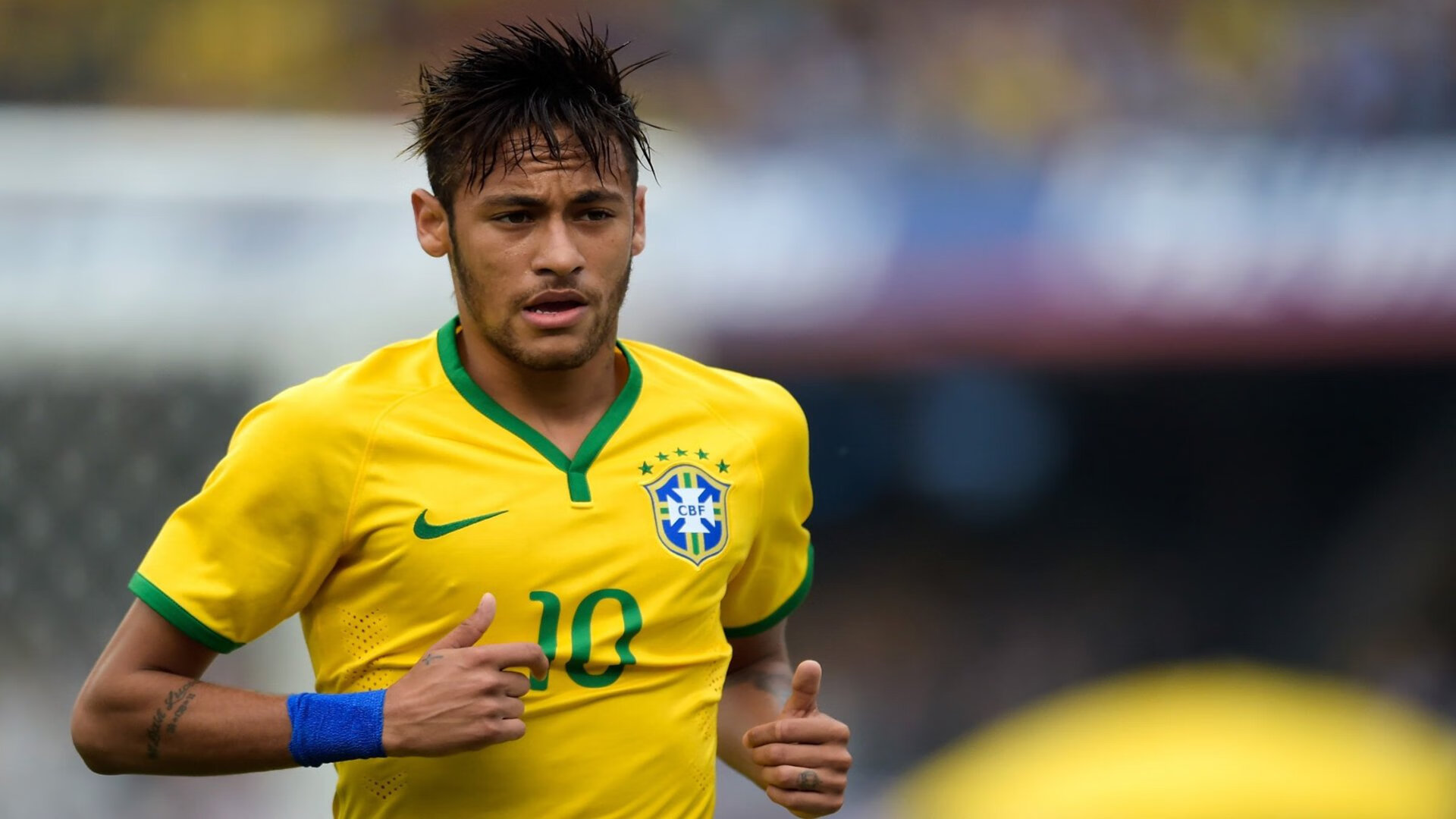 九游官方通道-_跑者之战：硬地、草地、红土，体验不同场地的技术比拼_，跑者zone